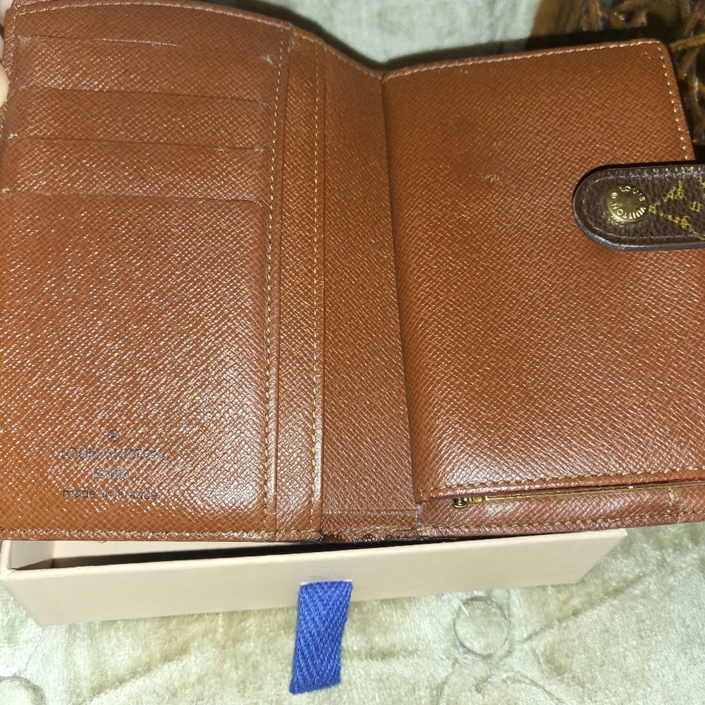 Authentic vintage Louis Vuitton small monogram kisslock compact wallet - Picture 7 of 7